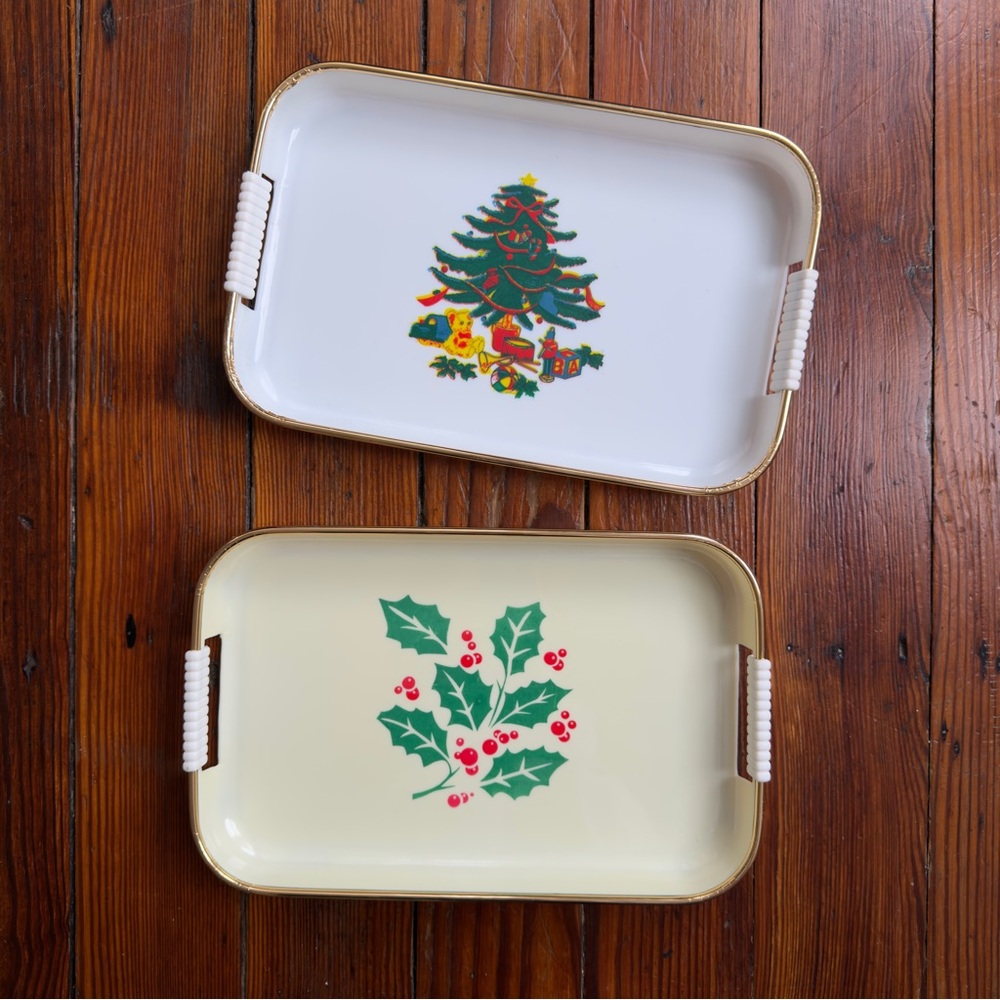 2 vintage Christmas snack trays 1x7x11”